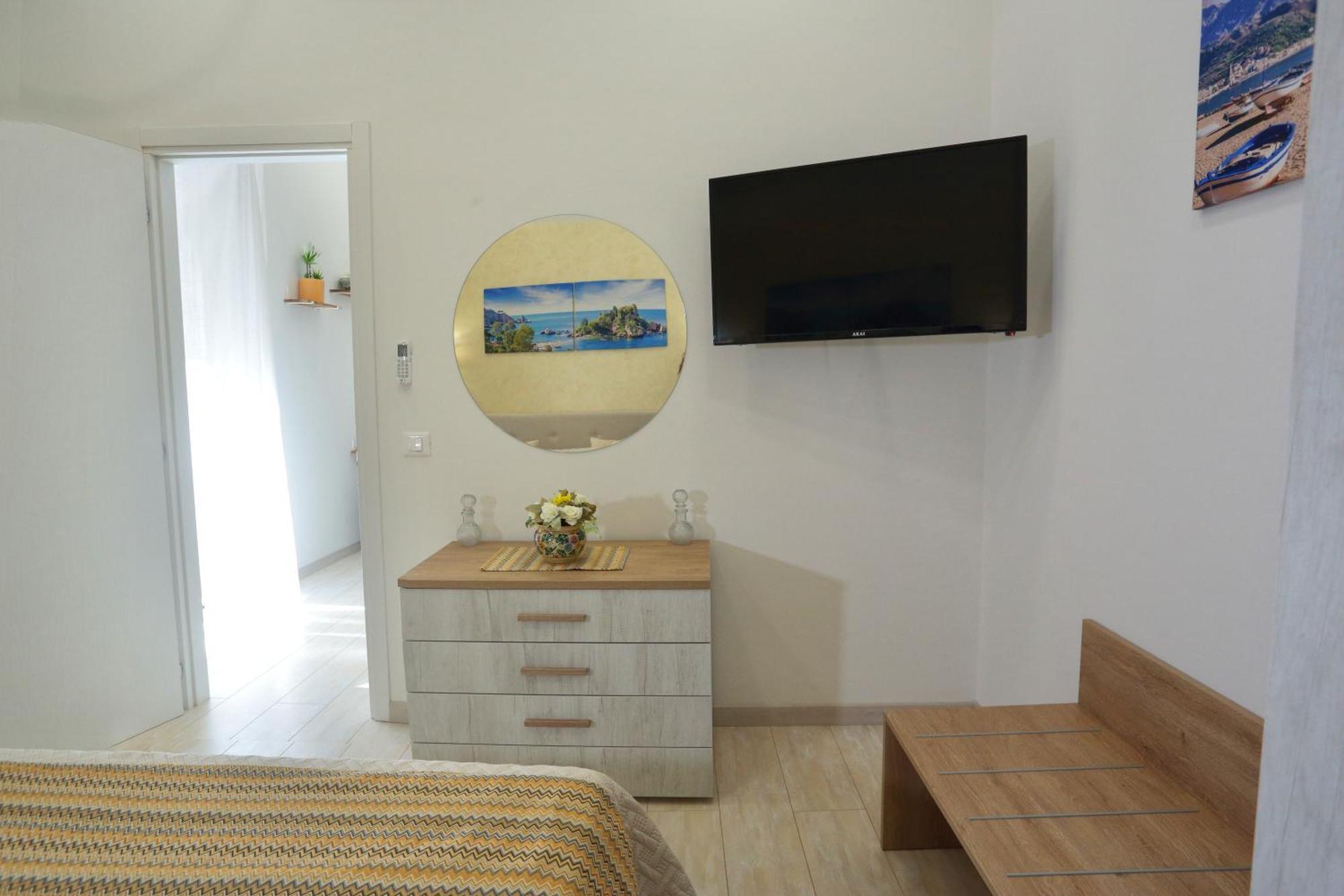 Theos Holidays Apartments Giardini Naxos Ngoại thất bức ảnh