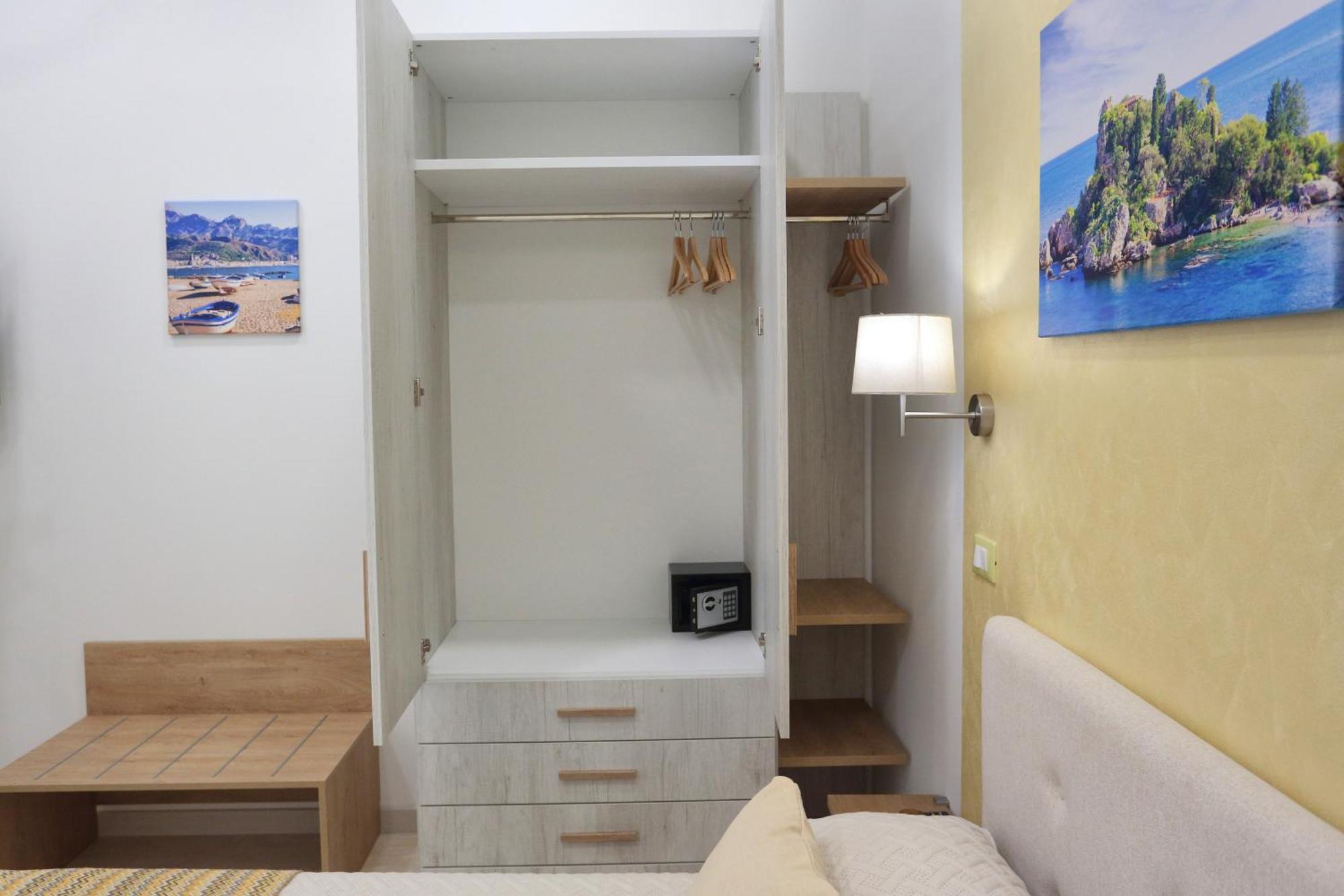 Theos Holidays Apartments Giardini Naxos Ngoại thất bức ảnh