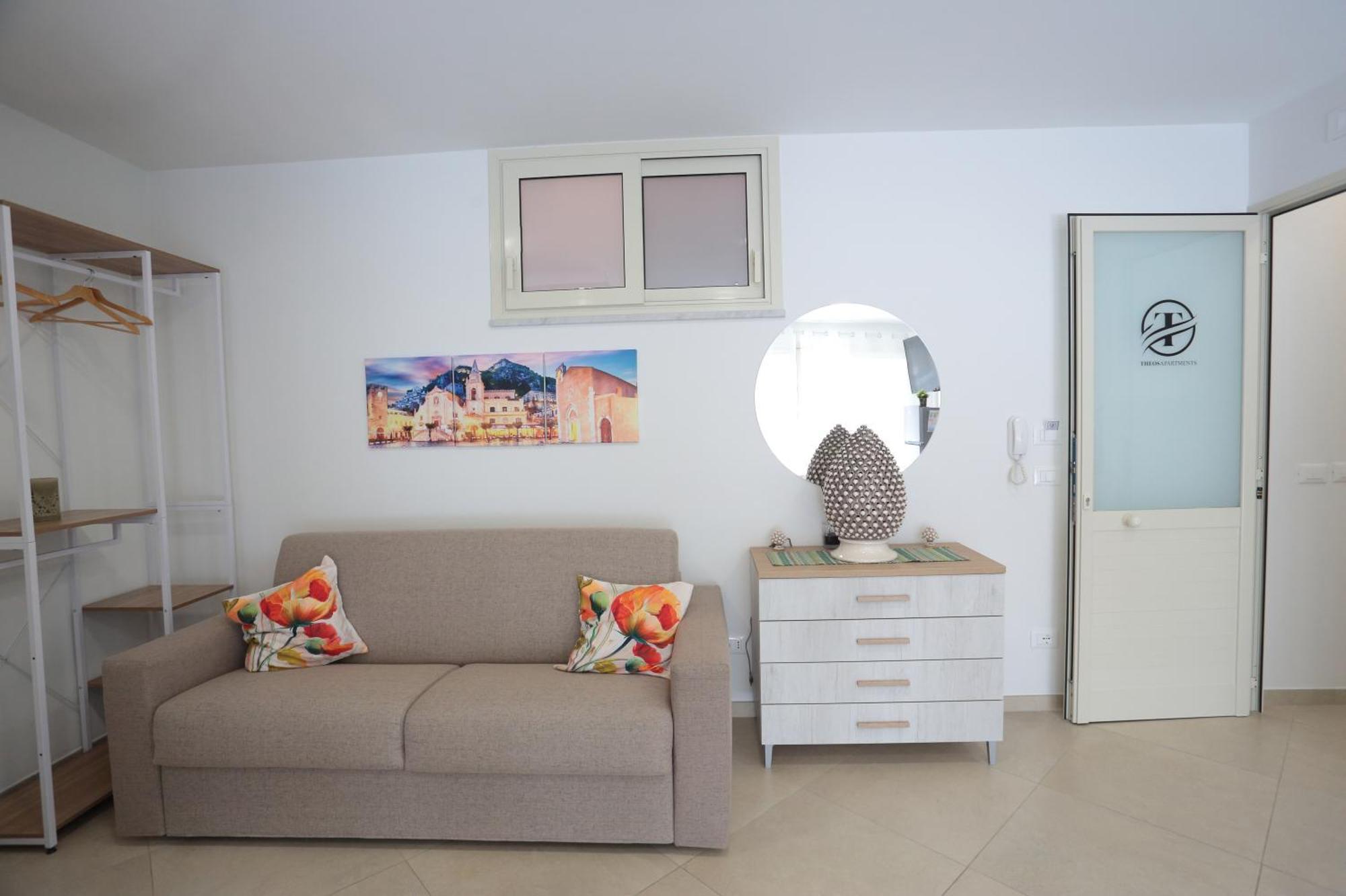 Theos Holidays Apartments Giardini Naxos Ngoại thất bức ảnh